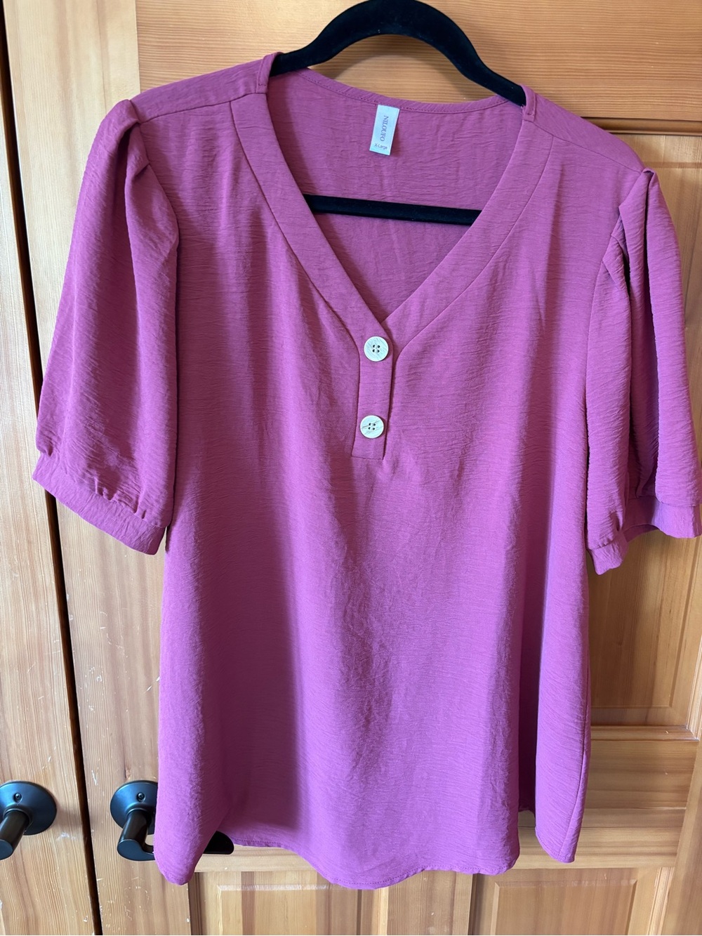 Women's V-Neck Button Detail Top in Rose XL